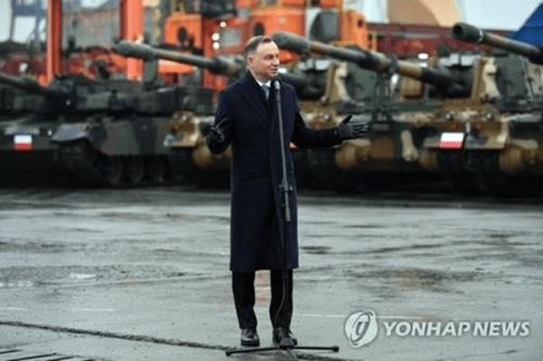 K2 전차 앞에서 연설 중인 폴란드 대통령. @연합뉴스