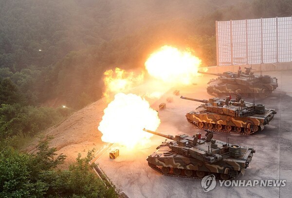 불을 뿜고 있는 K2 전차. @연합뉴스