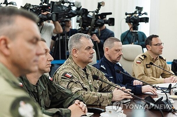 러시아의 드론 공격 직후 폴란드 군 수뇌부가 긴급 회의를 소집하고 있다. @연합뉴스