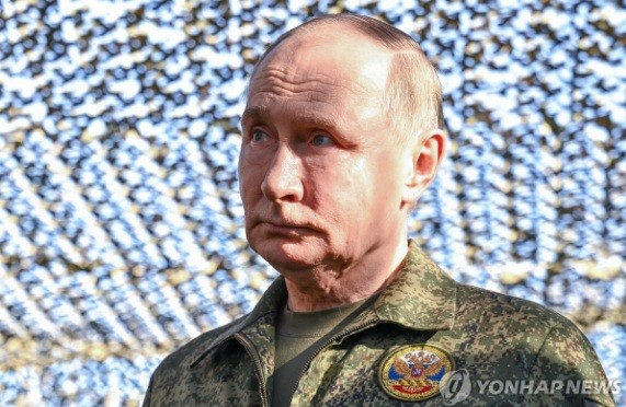 자파드 2025 군사훈련 참관하는 블라디미르 푸틴 러시아 대통령@연합뉴스