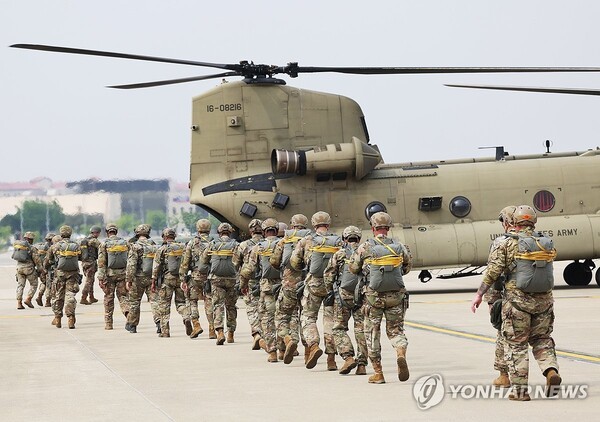 강하훈련에 나서고 있는 주한미군. @연합뉴스
