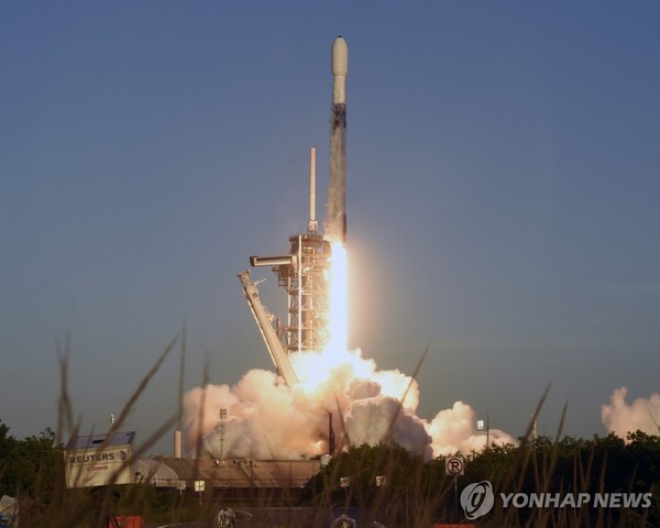 NASA 위성 등 싣고 발사된 스페이스X 팰컨9 로켓. @연합뉴스