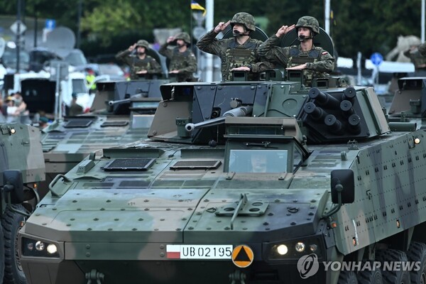 열병식 중인 폴란드군. @연합뉴스