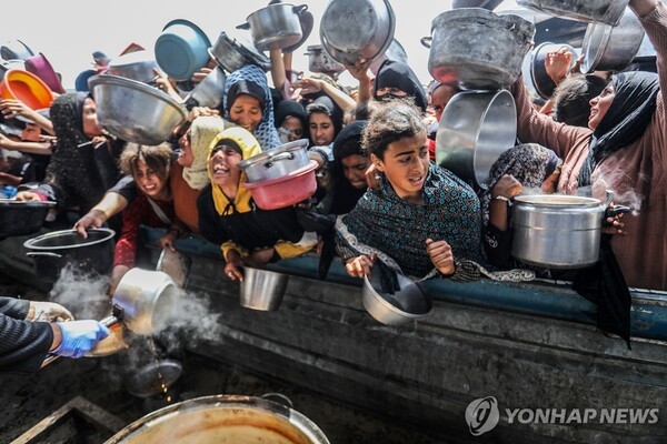 굶주림에 절규하는 가자지구 주민들. @연합뉴스