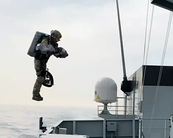 영화 아이언맨에서 아이디어를 따온 제트 수트. @연합뉴스