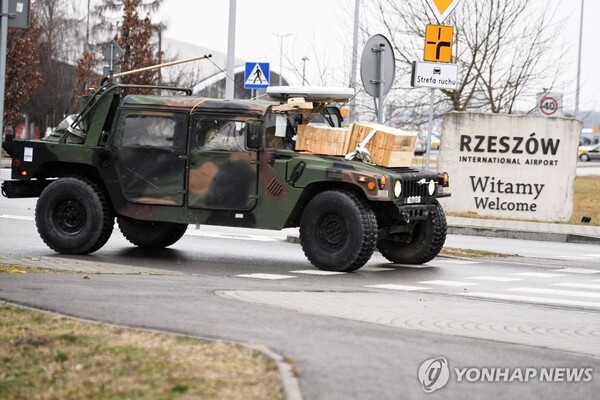 폴란드 동부 야시온카 주둔 미군 차량. @연합뉴스
