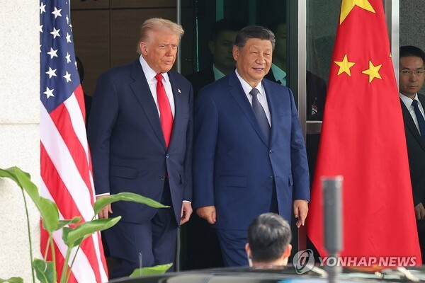 트럼프 대통령과 시진핑 국가주석이 30일 정상회담을 마치고 회담장을 나오고 있다. @연합뉴스