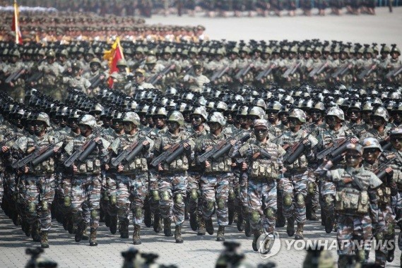 북한군의 열병식@연합뉴스