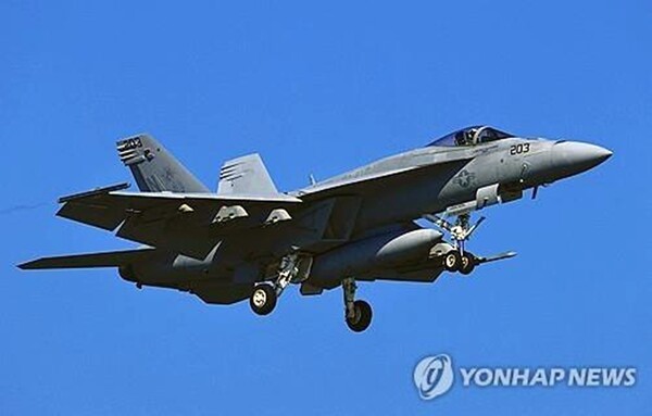 미 해군에서 운용하는 F/A-18 슈퍼호넷 전투기가 지난 5월 항모 해리 트루먼호에 착함하다가 속도를 이기지 못하고 바다에 추락하는 사고가 발생했다. @연합뉴스