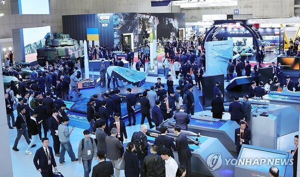 ADEX 2025에 몰린 인파. @연합뉴스