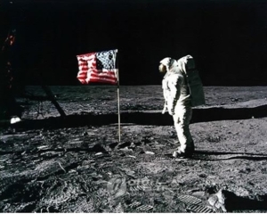 [WEEKEND 스토리] 가짜 달착륙, 지구평면설 등 황당한 음모론들