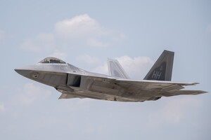 [심층분석] F-22를 조종하면서, 무인전투기까지 직접 통제하는 시대가 왔다